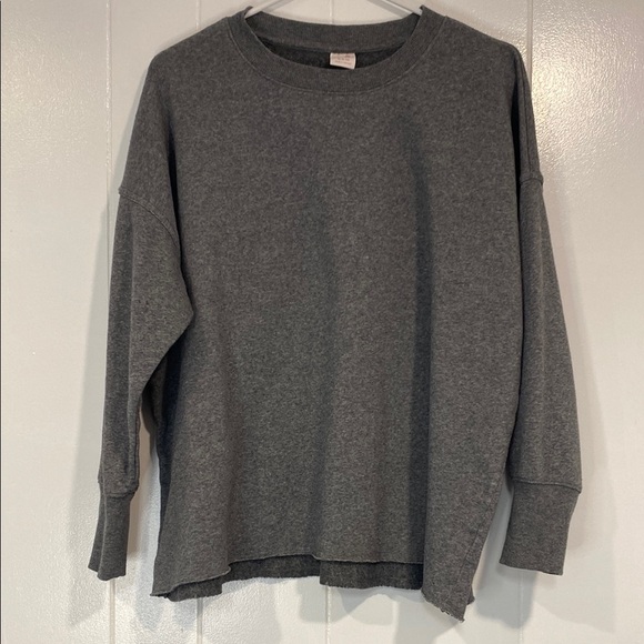 Secret Treasures Sweatshirt Raw Hem Crewneck Oversized Heathered Gray Size 8-10 - Picture 1 of 6